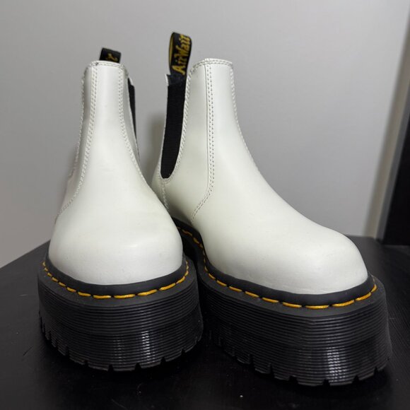 Doc Martens 2976 Smooth Leather Platform Chelsea Boots - Picture 1 of 5